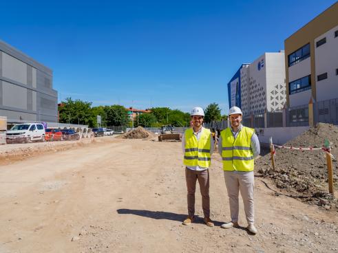 El alcalde de Torrejón de Ardoz, Alejandro Navarro Prieto, y el 1er teniente de alcalde y concejal de Urbanismo, Vivienda y Juventud, Víctor Miranda, han supervisado esta mañana las obras de construcción del nuevo paso subterráneo