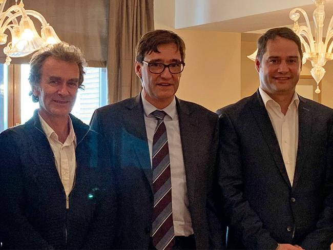 Fernando Simón, director del Centro de Coordinación de Alertas y Emergencias Sanitarias de España, Salvador Illa, ministro de Sanidad, Consumo y Bienestar, e Ignacio Vázquez, alcalde de Torrejón en la reunión celebrada esta tarde