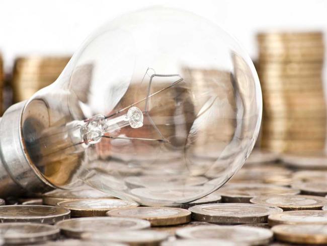 Ante la histórica subida del 28% en la factura de la luz, el Pleno del Ayuntamiento de Torrejón aprueba, a propuesta del alcalde, instar al Gobierno de España a reducir el IVA en el recibo de la electricidad para bajar su precio