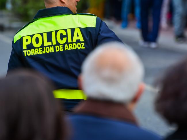 La Policía Local de Torrejón de Ardoz detiene a un individuo que robó un bolso a una mujer tras agredirla
