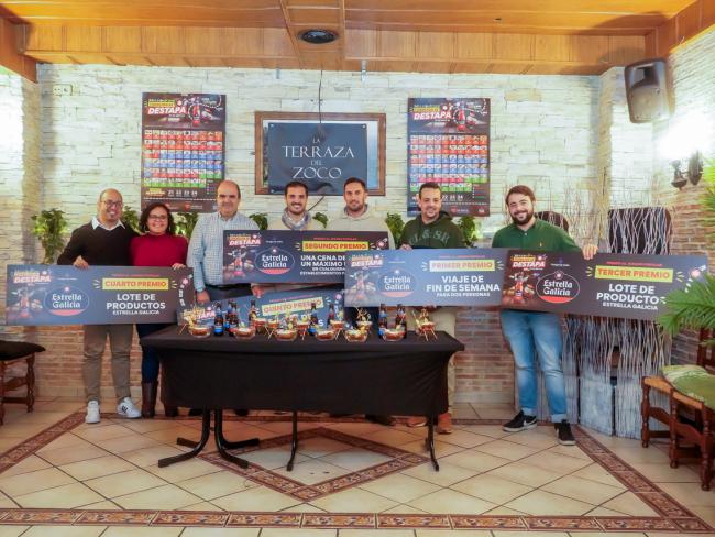 El alcalde, Alejandro Navarro Prieto, junto a los ganadores de la XIV Ruta de la Tapa “Torrejón se DesTapa”  