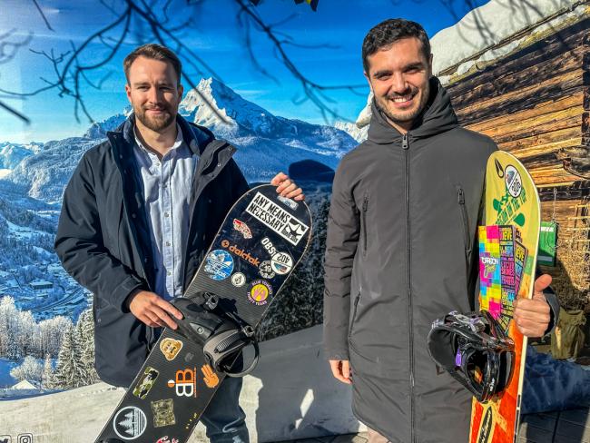 El alcalde, Alejandro Navarro, y el concejal de Juventud, Víctor Miranda, presentando la nueva temporada de nieve para los jóvenes de la ciudad