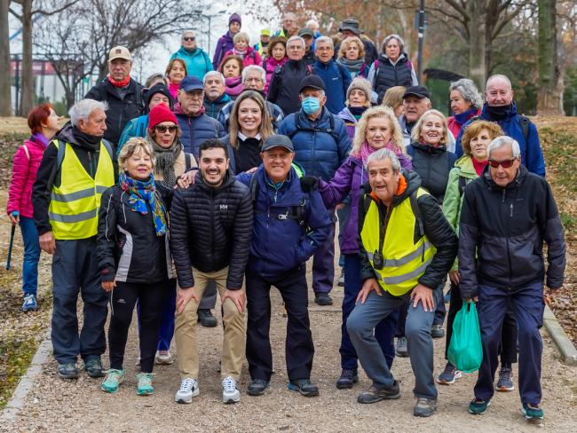 El alcalde, Alejandro Navarro Prieto, y la concejala de Mayores, Ana Verónica González, compartieron con el grupo de senderismo “Naturaleza Mayores” la “Ruta del Polvorón”