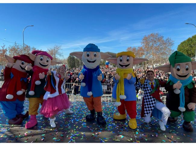 Pasado mañana, miércoles, 31 de diciembre, a las 12 del mediodía, celebramos el cambio de año con los Guachis en las Guachicampanadas, en el Parque Mágicas Navidades, con acceso gratuito junto a la Puerta Mágica