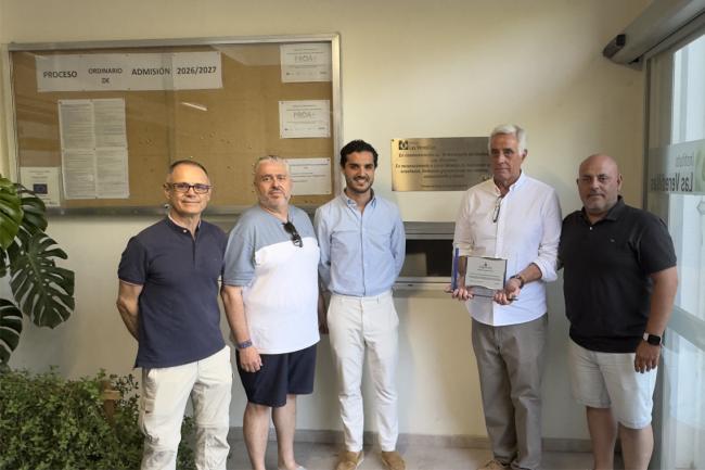 Se ha colocado una placa conmemorativa del 50 aniversario del IES Las Veredillas