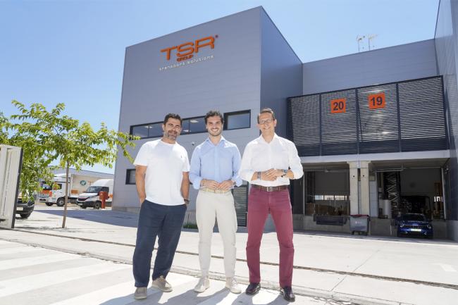 El alcalde, Alejandro Navarro Prieto, visitando TSR Group, junto a su CEO, Samuel Rico, y el delegado de Madrid, Roberto Moreno