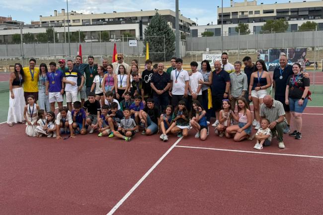 Premiados del torneo de tenis de Fiestas Populares “III Memorial Modesto García”